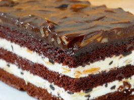 čokoládový koláč s kyslou smotanou
