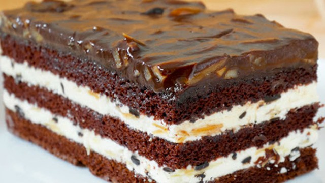 čokoládový koláč s kyslou smotanou